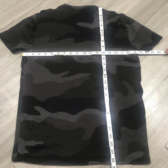 Hollister Gray Camo Embossed S/S Tee size S - Picture 7 of 7